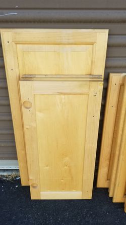 Solid Maple Kitchen Cabinet doors in very good condition Thumbnail