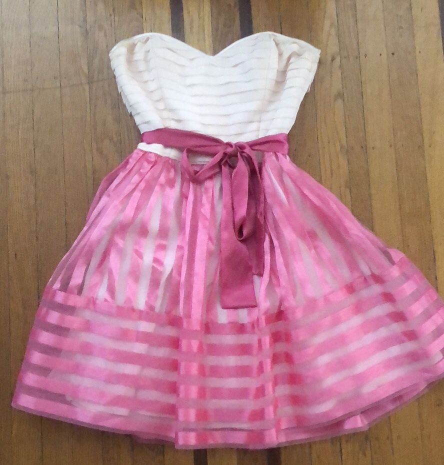 Women’s Betsey Johnson pink cocktail dress 8 6 ruffled