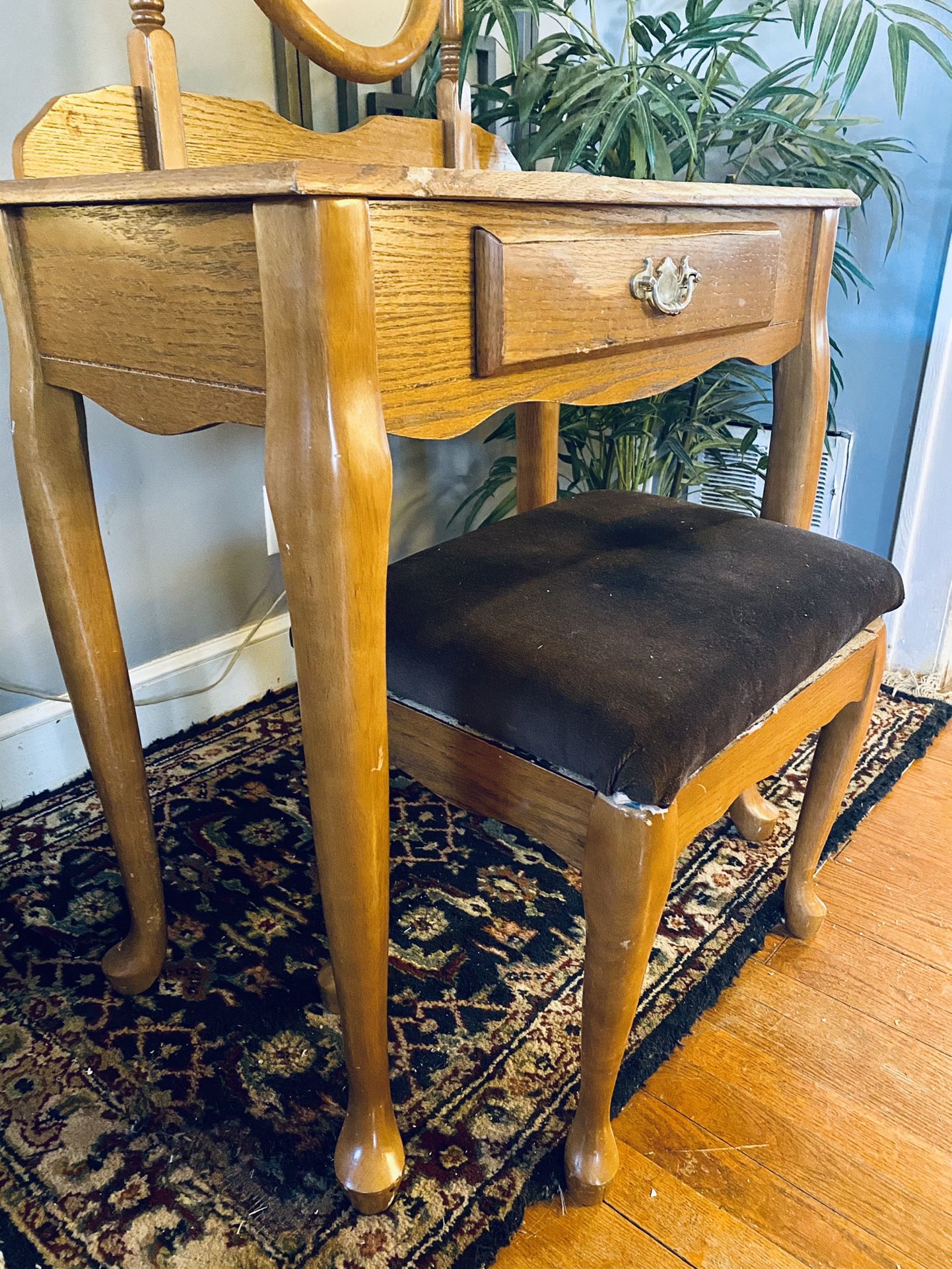 Queen Anne Vanity And Stool