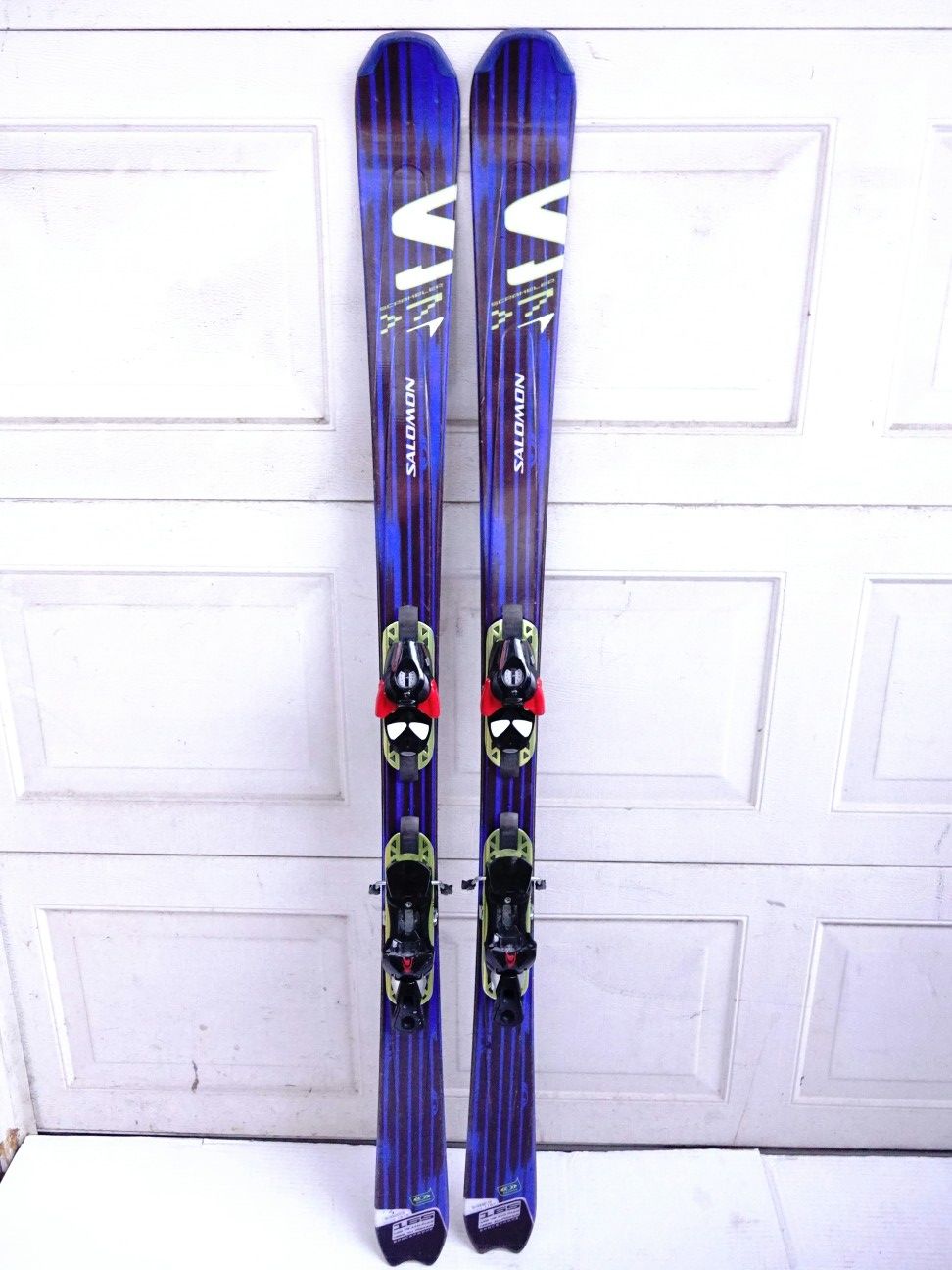 165 cm Salomon Scrambler skis with bindings shaped snowskis snow