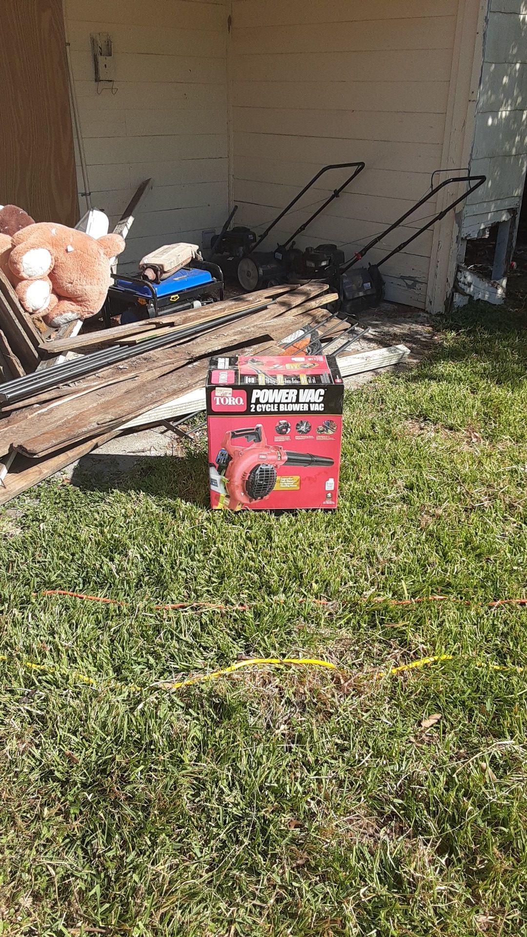Brand new Toro leaf blower !