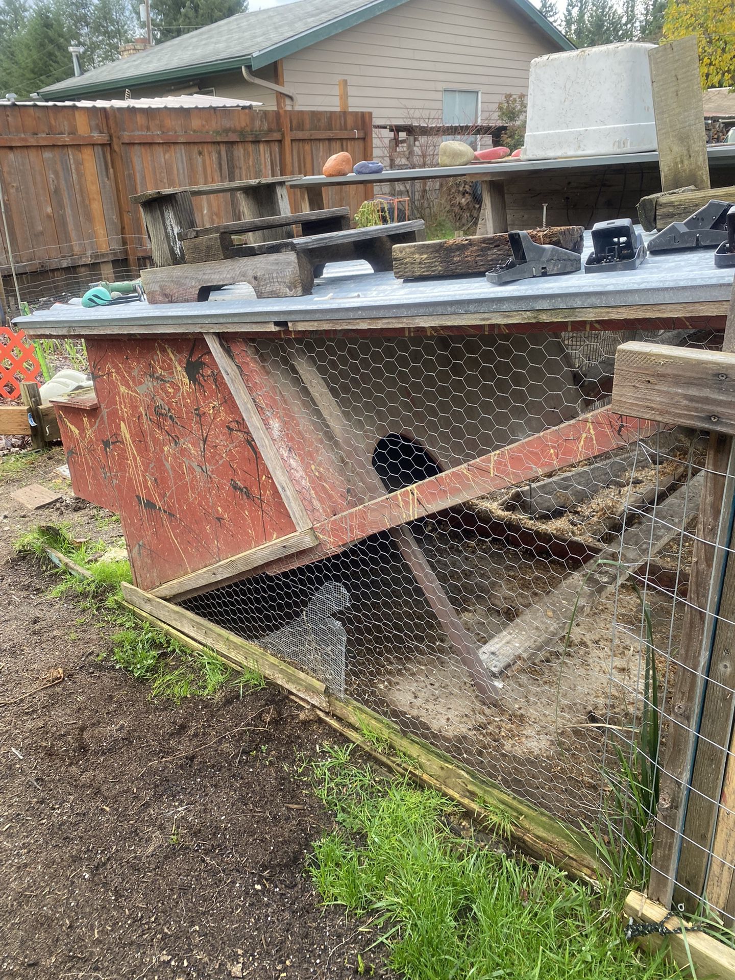 FREE!! LARGE CHICKEN COOP!!