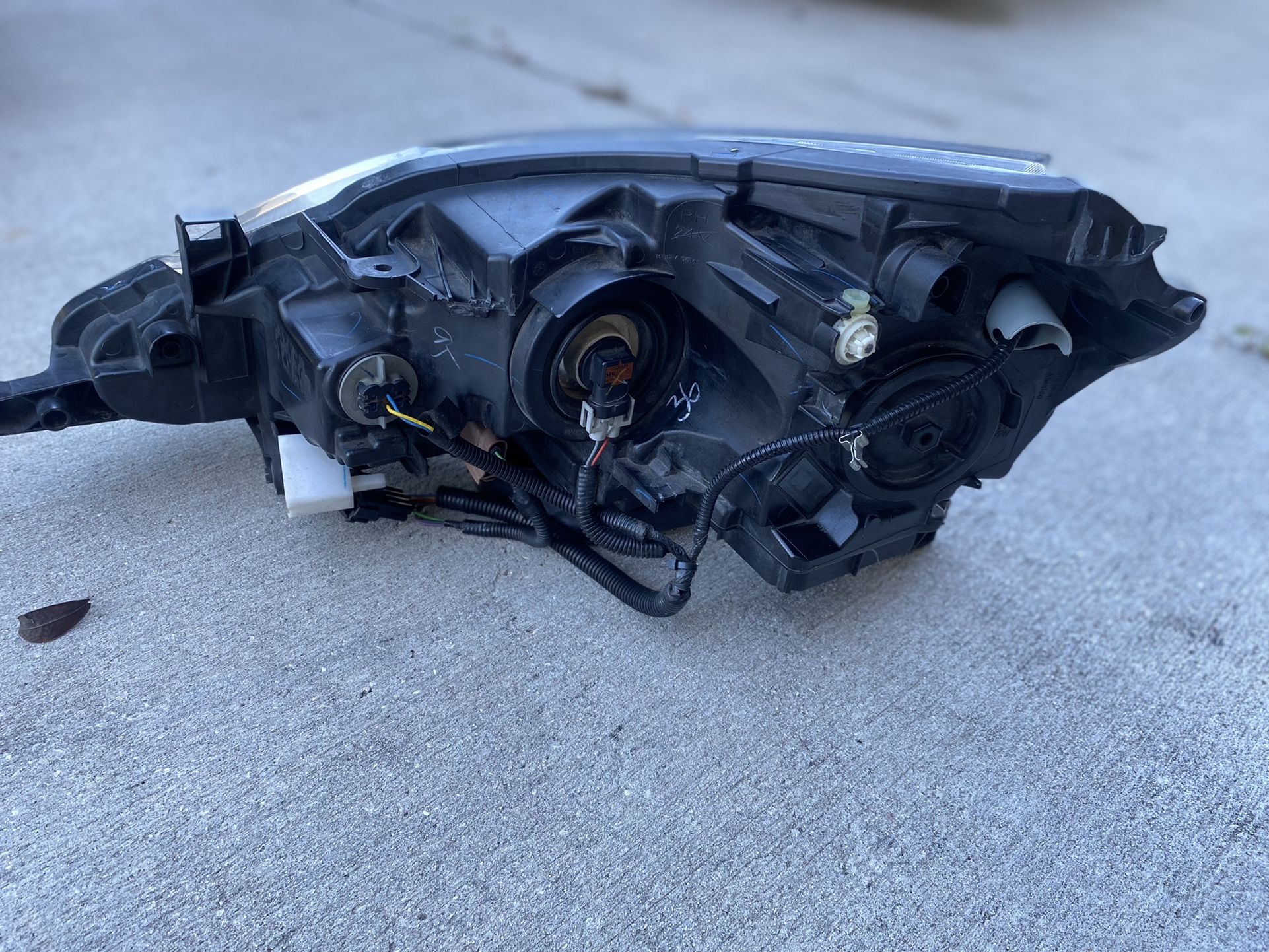 Passenger (RH) Side Headlight Assembly
