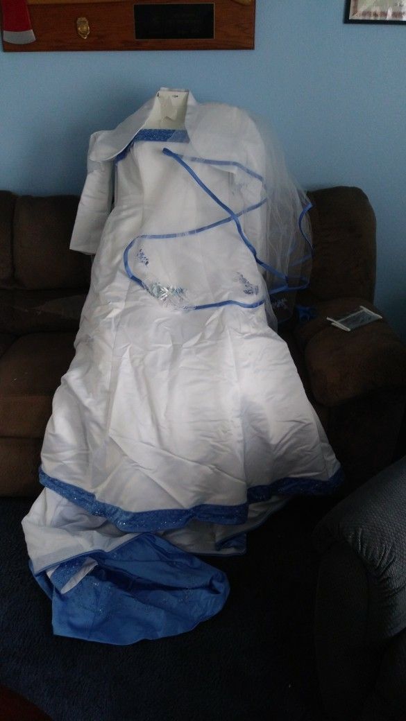 Beautiful wedding dress and extras