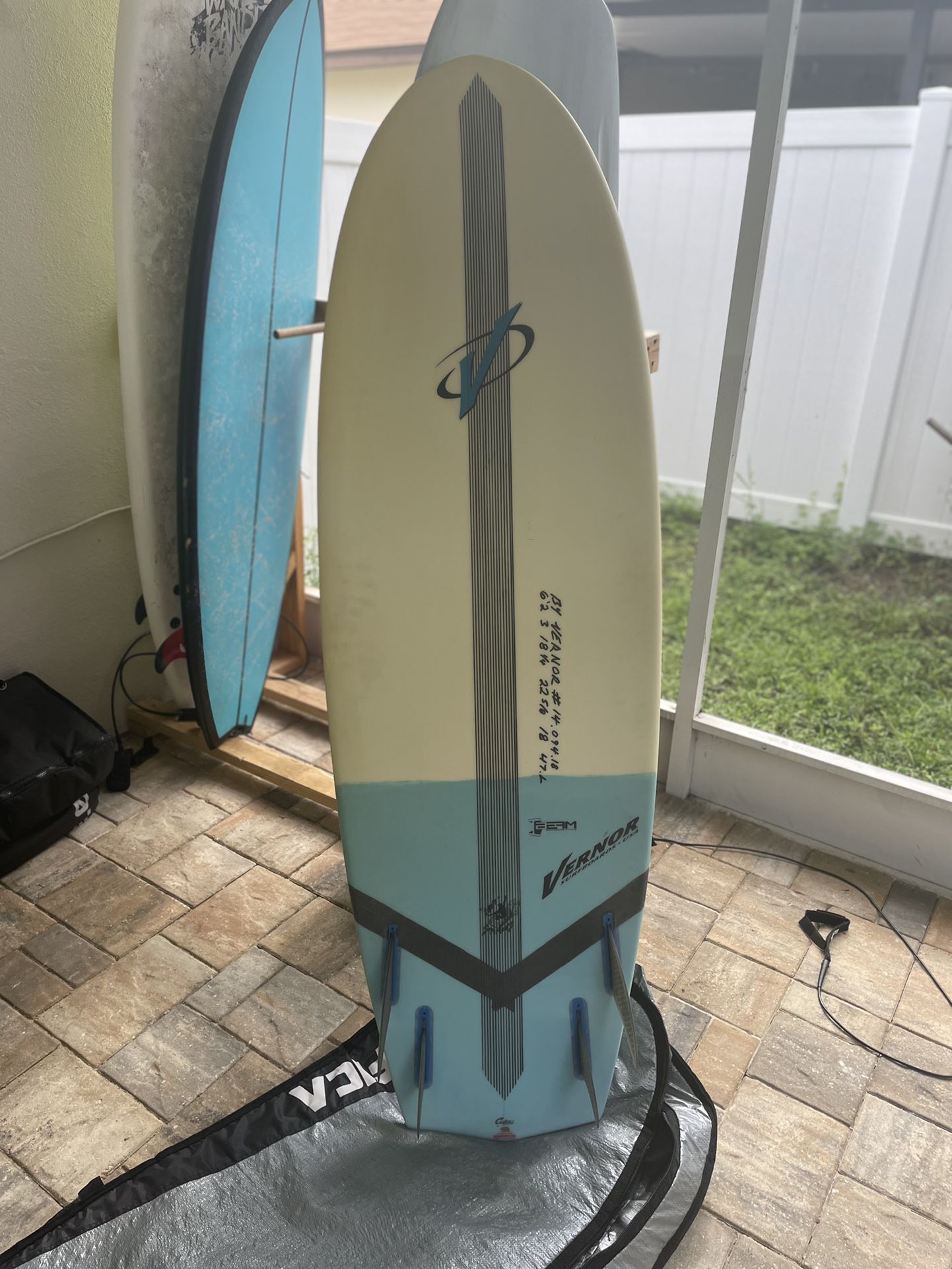 Surfboard - Vernor 6’2 Mini Simmons 