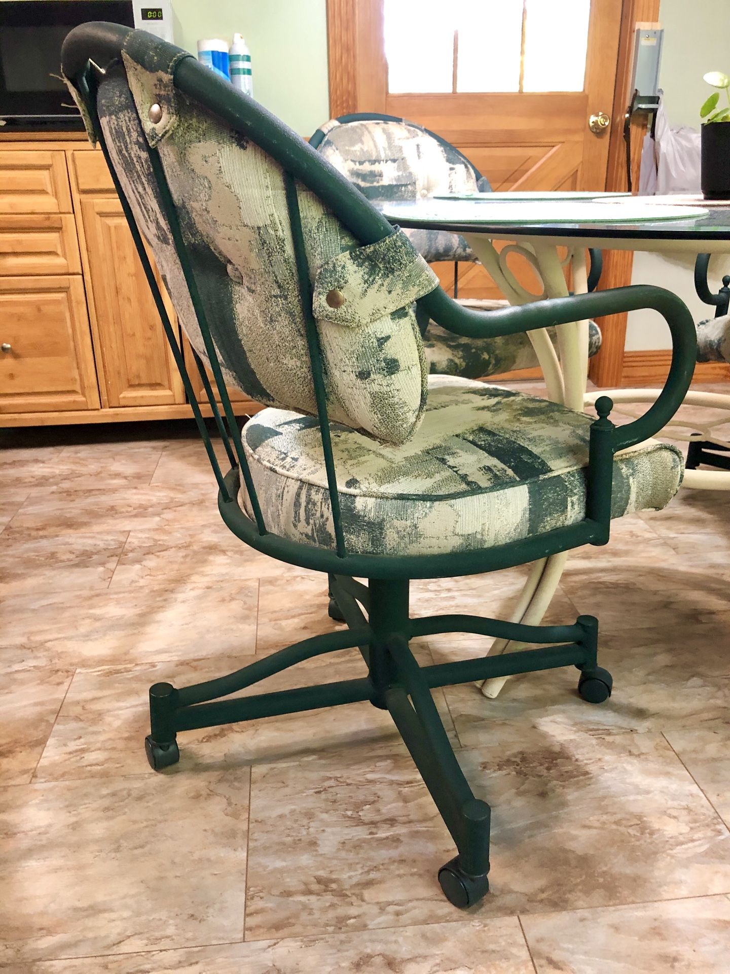 Douglas furniture kitchen / patio table + 4 chairs