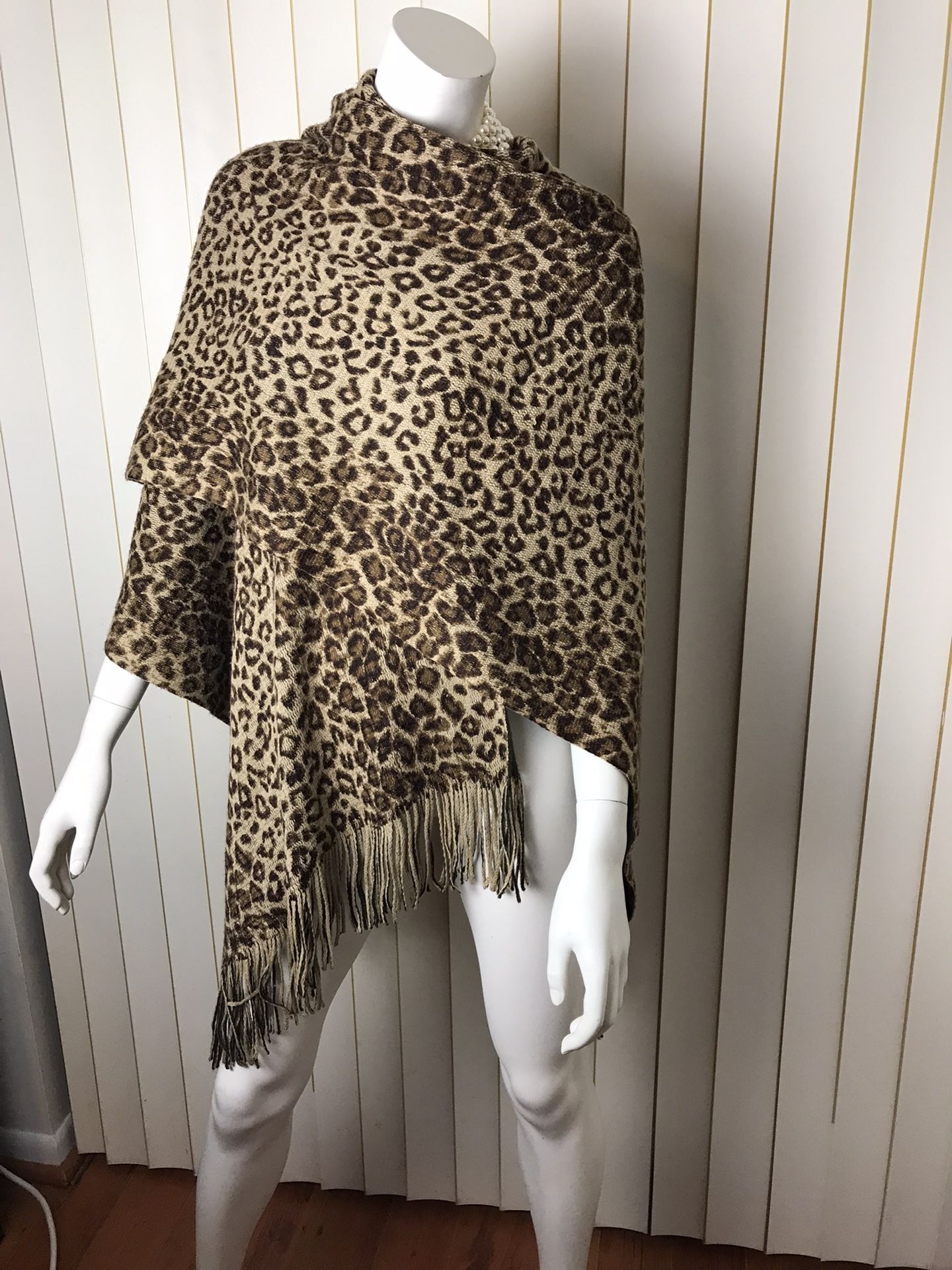 Women’s New York & Company Soft Cheetah Print Poncho/ Shawl
