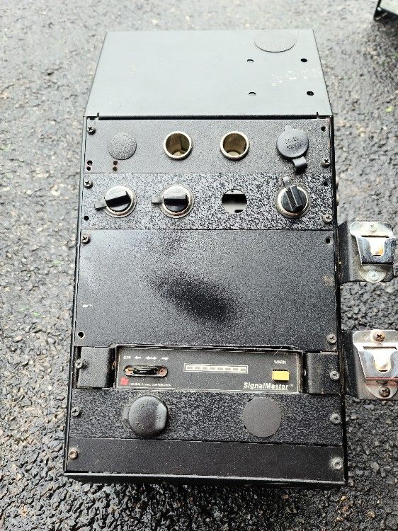 HAVIS CONSOLE WITH 9 CIGARETTE LIGHTER SOCKETS, AN ARROWSTICK CONTROLLER AND 2 MIC HOLDERS LIKE NEW