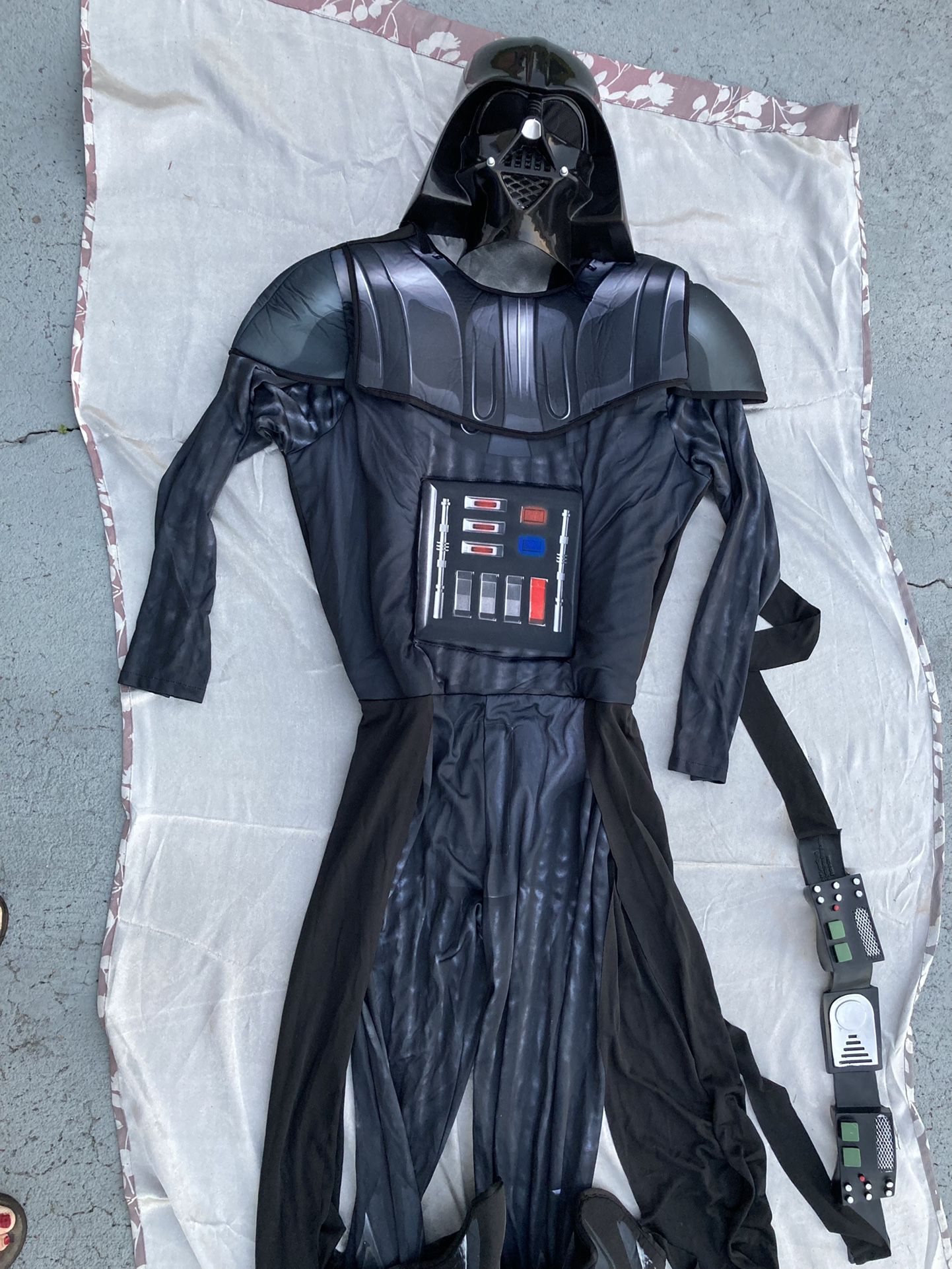 Halloween Costume -Star Wars -Darth Vader - New/Never worn- Missing cape-Youth/Teen Size Medium