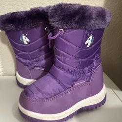 Size 8 - Snow Boots Thumbnail