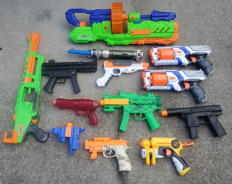 Lot of 12 Toy Guns