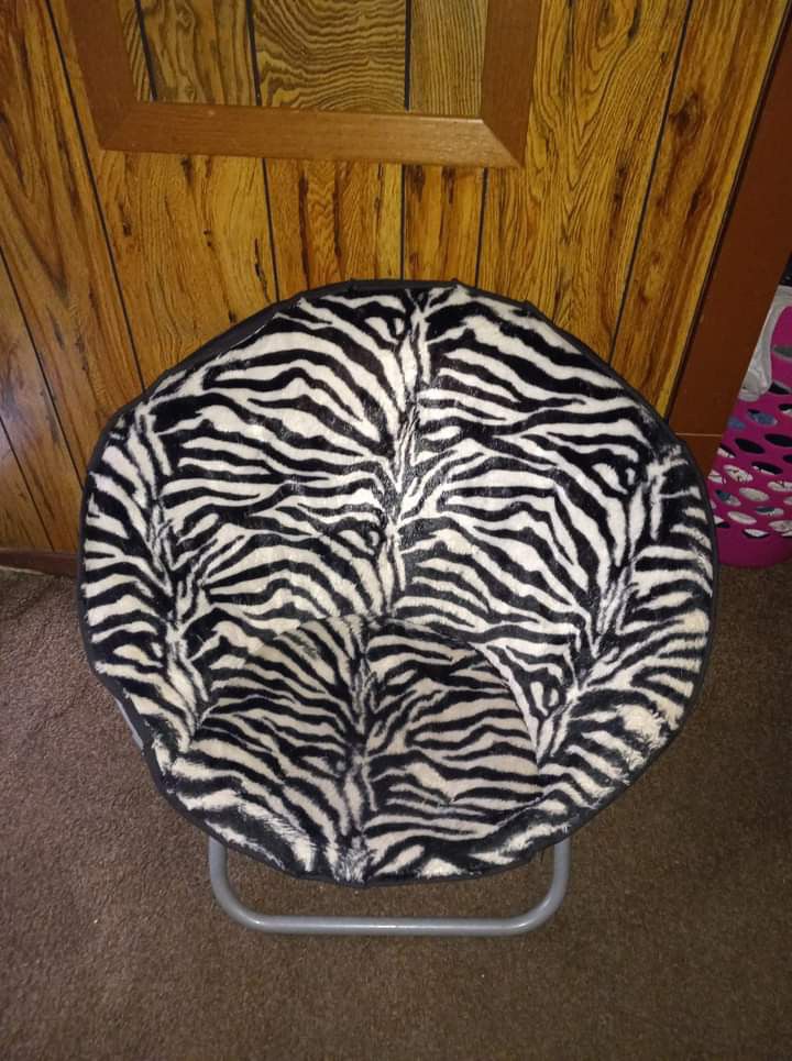   Here. A. Kids.  Chair.  New 