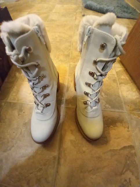 Women's White Boots Size 8's