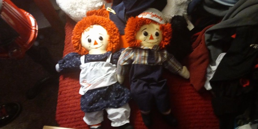 Raggedy Ann And Raggedy Andy Postings On My Cell Phone Here