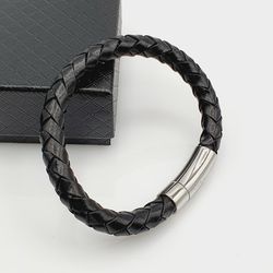 "Leather Bracelets for men, MO102

  Thumbnail