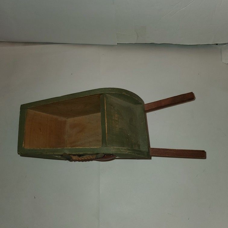 BOYD'S BEAR WOODEN WHEELBARROW