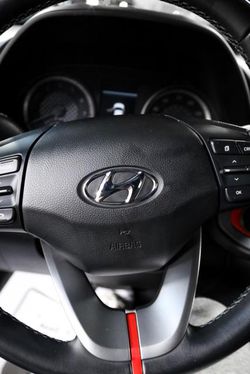 2020 Hyundai Veloster Thumbnail