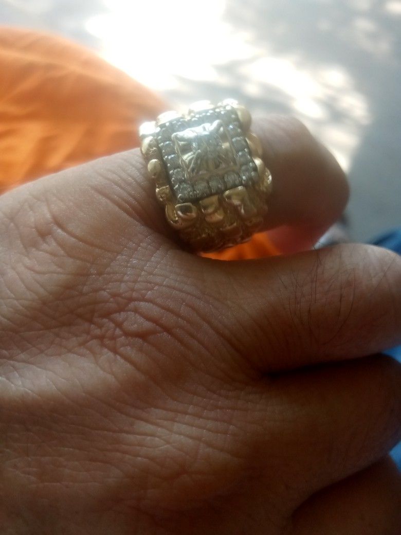 Anillo De Oro 14 Kilates Con Diamamantes 19 Gramos