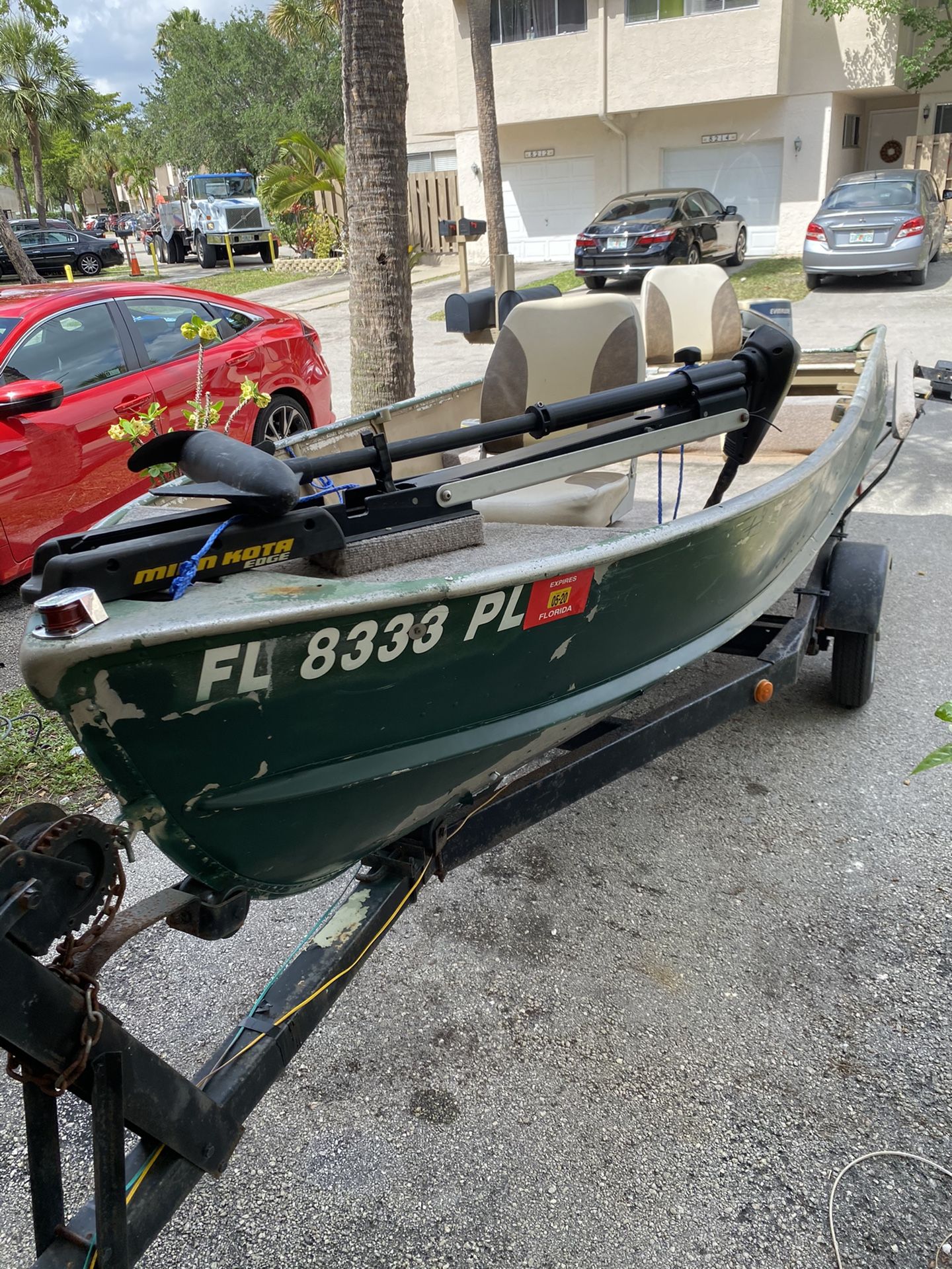 14ft aluminum deep V boat boat with 9.9hp motor and trolling motor for Sale in Fort Lauderdale