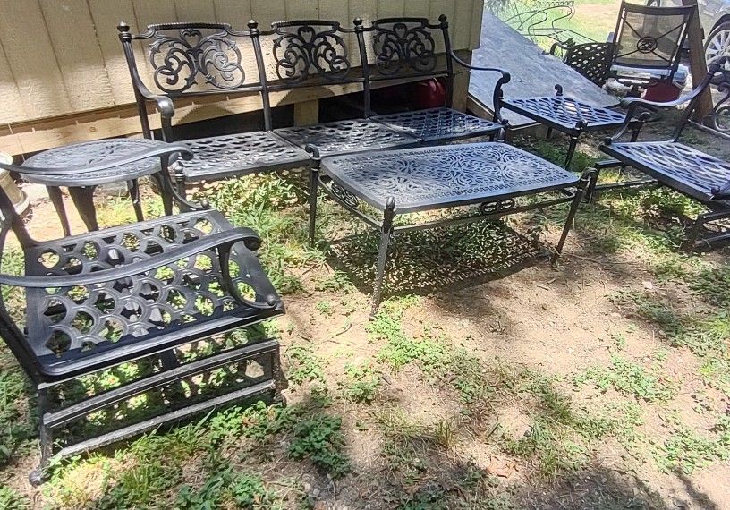 6 PC. Hanamint ,Iron, 1 Large Sofa , 2 Large Deep Rocking Chairs, With Cushions, And 3 Tables, All Set Really Heavy And Sturdy, In Excellent Cond