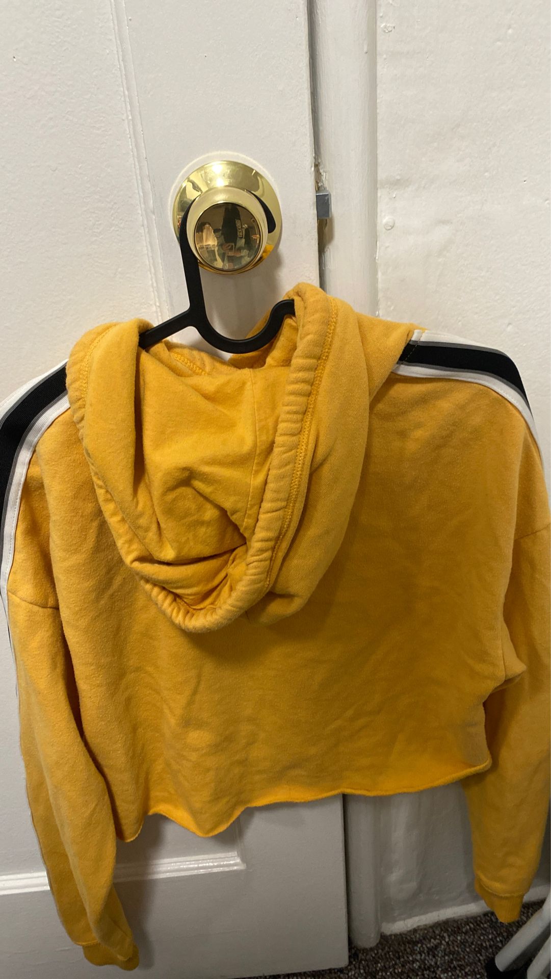 hollister cropped yellow hoodie