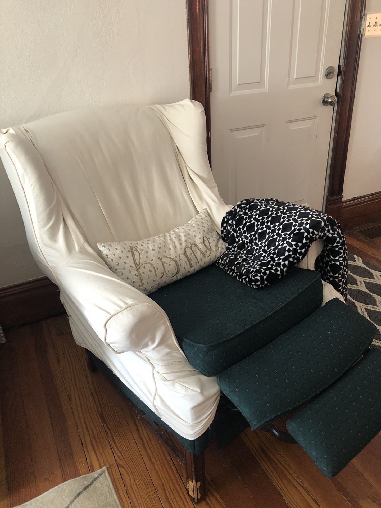 Chair With Footrest
