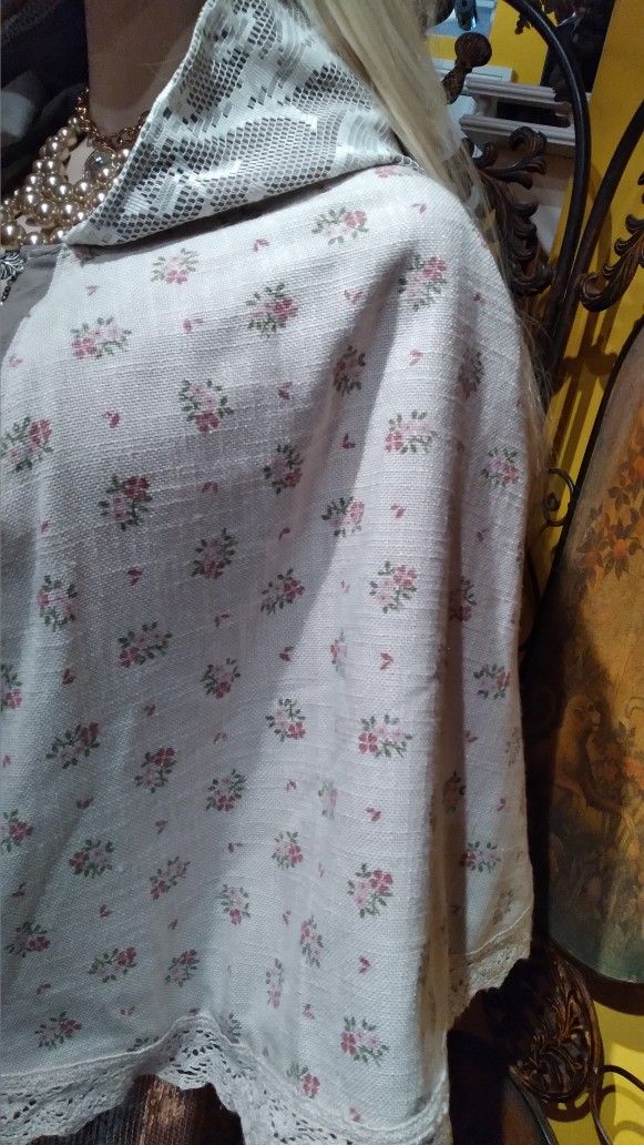 Vintage Handmade by Noemi's Knick Knacks Cape, Shawl