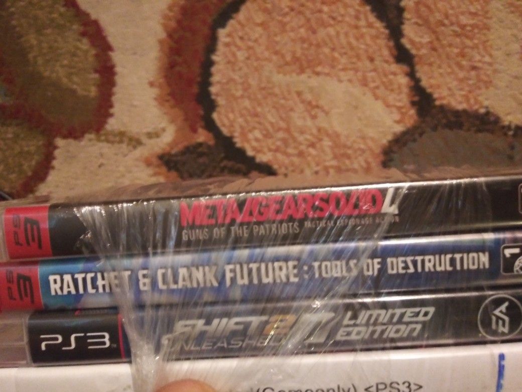 Ps3 plus games and two controllers