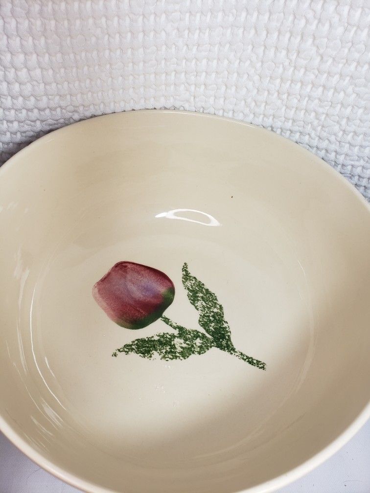 Vintage 1990 Hartstone pottery Tulip mixing/Salad bowl . Very good condition. Bowl measures 6"T X 13" W . Smoke free home. No chips or crazing.