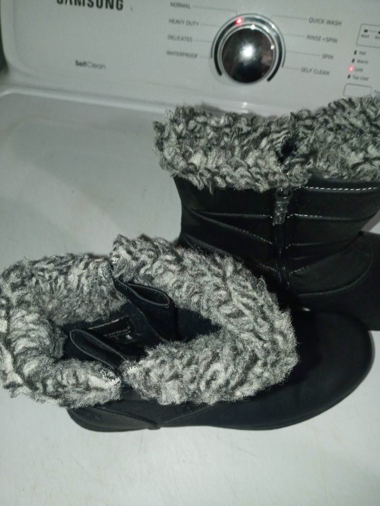 Snow/ Rain Boots Women Size 7