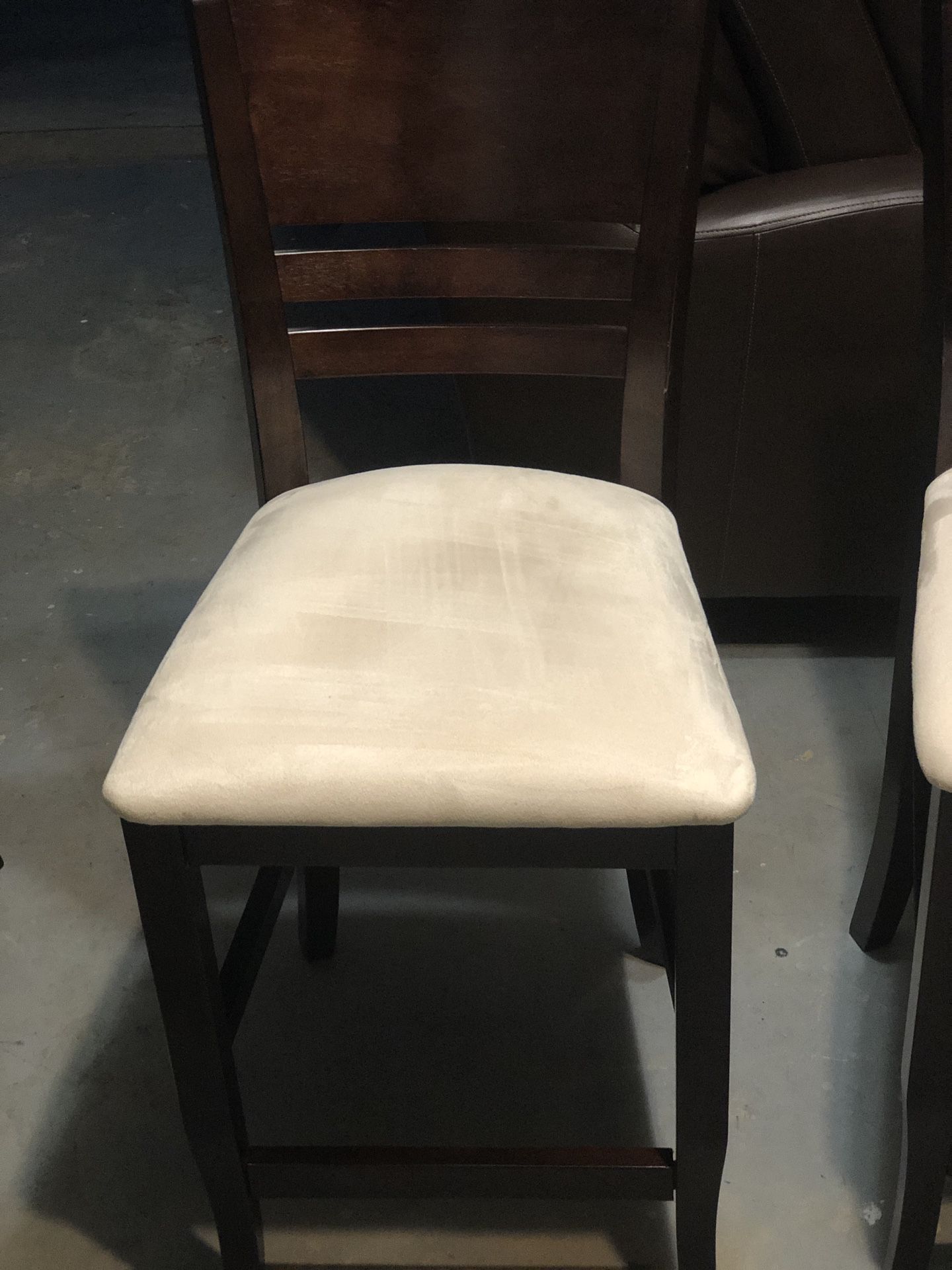 Ashley Furniture Bistro Expandable Table/4 Chairs