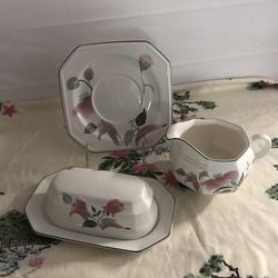 NWOT MIKASA f-3003 silk flowers gravy boat w under-plate & butter dish set. Pristine condition. Thumbnail