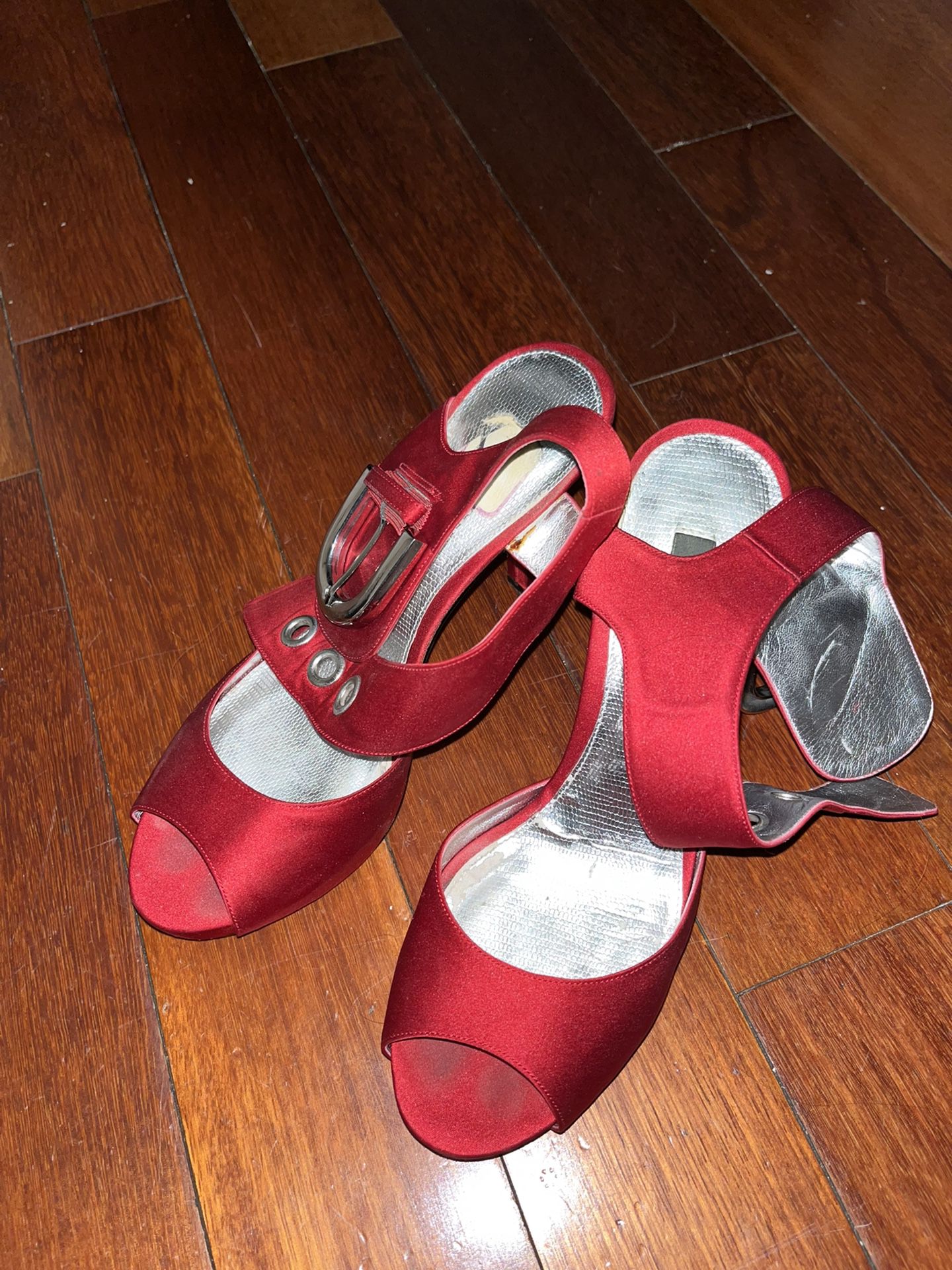 Red Shoes 1 10$