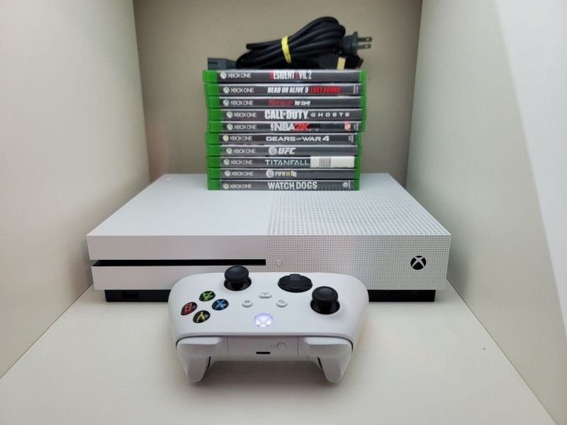 xbox one s am giving it out to bless someone who first wish me happy wedding anniversary on my cellphone number now 707^340^9916