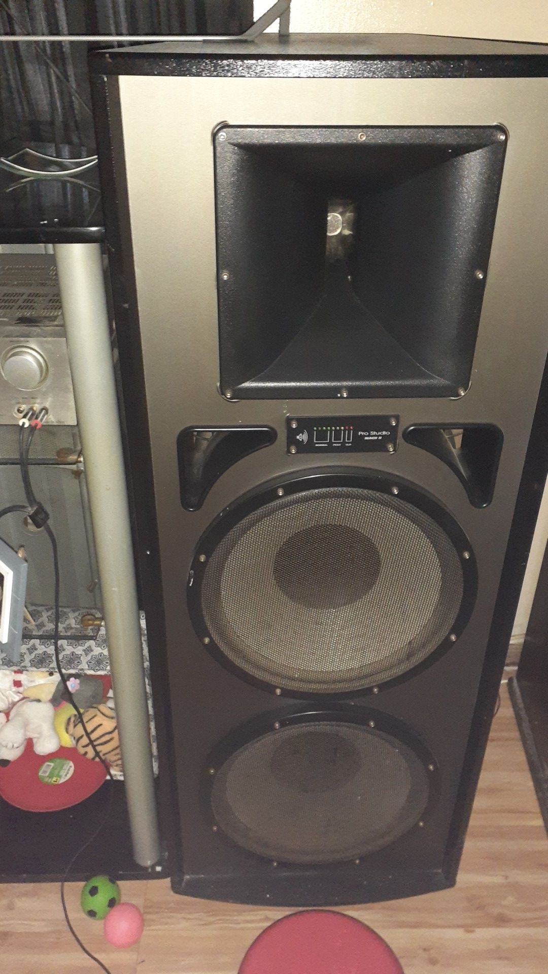 Like new onkyo stereo system and speakers and glass shelf