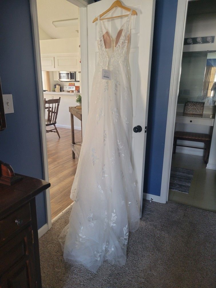 Essence Of Australia D3023 Wedding Dress