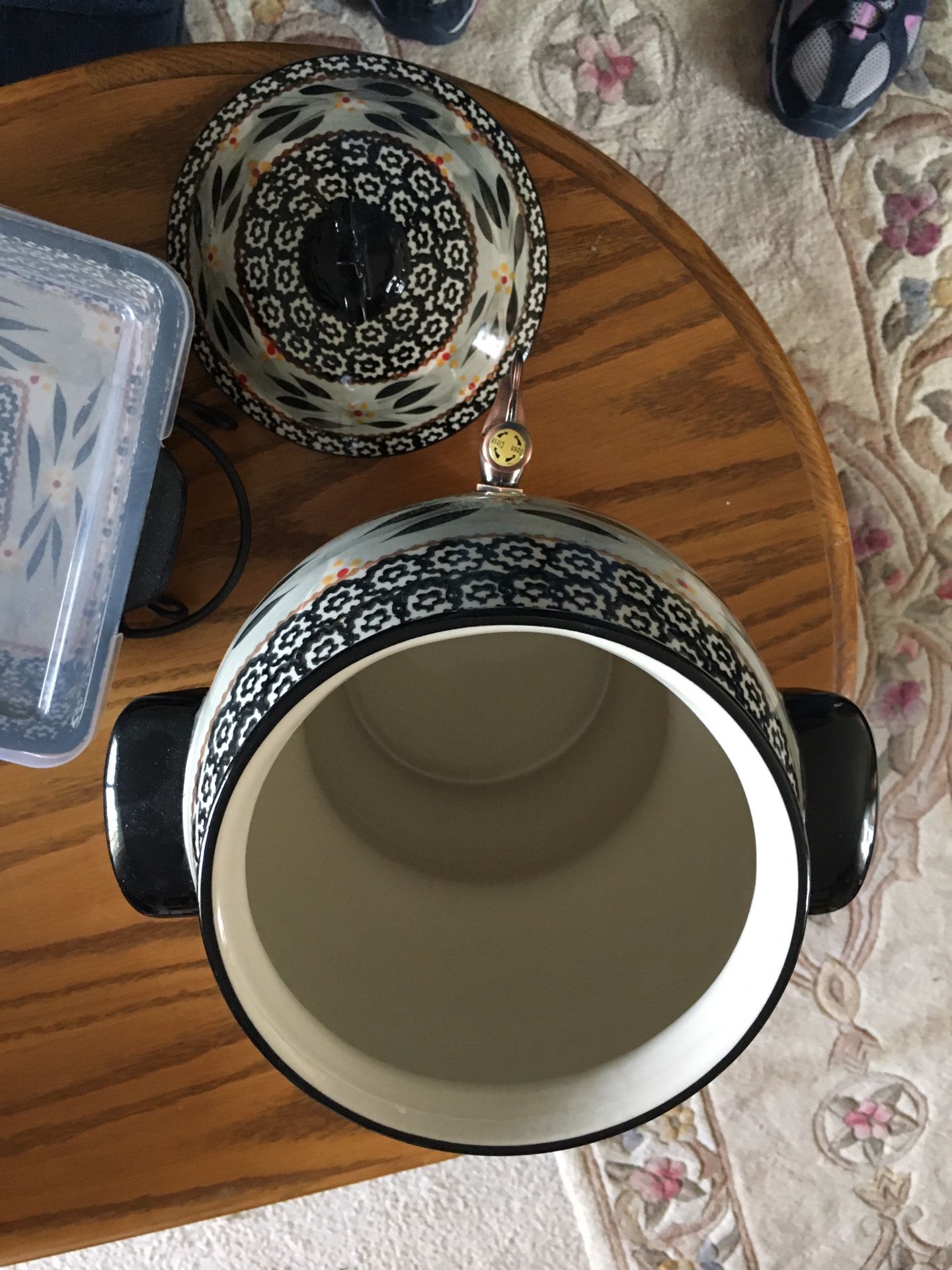 Temptations Old World Black drink dispenser & square baker