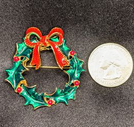 Beautiful Vintage Christmas Holiday Brooch, Pin, Enamel Wreath Thumbnail