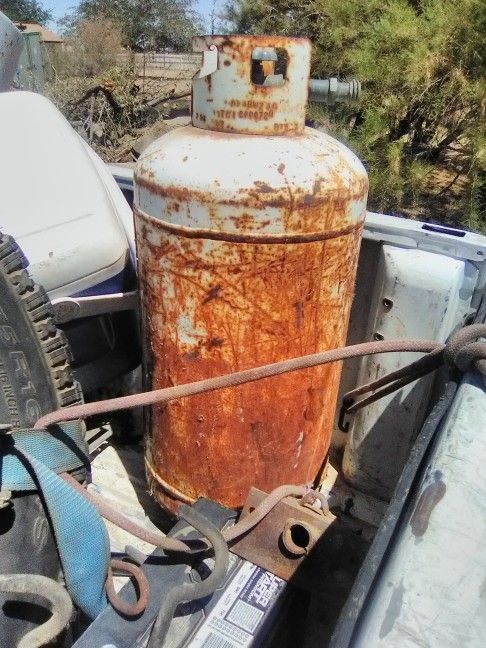 10, 15, 20 Gallon Forklift Propane Cans