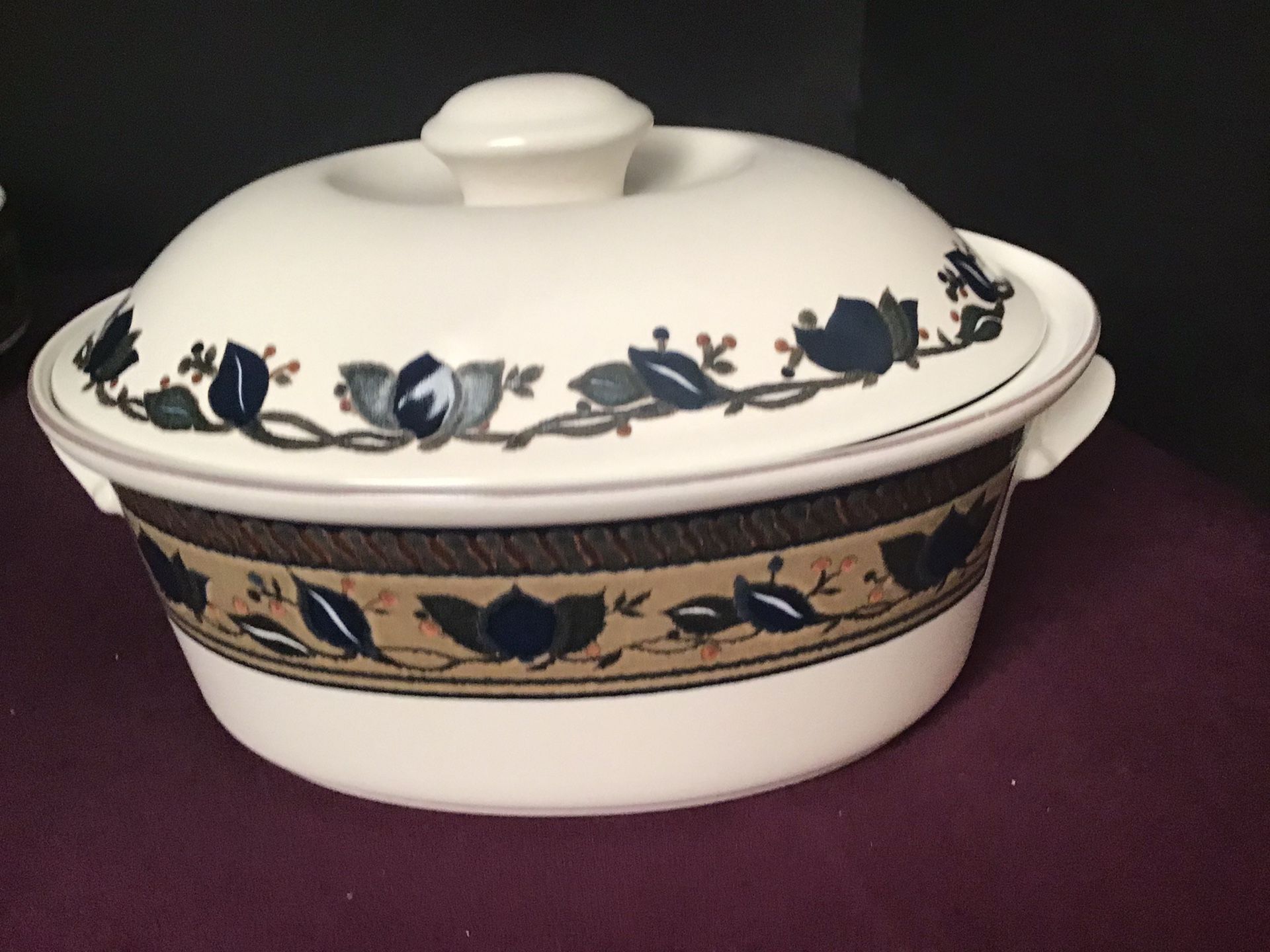 Mikasa Intaglio (5)Serving Pieces 1 med and 1 large serving bowl, 1 rectangle,1- 2 pc oval covered casserole ceramic bakeware set.