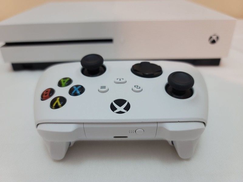 xbox one s am giving it out to bless someone who first wish me happy wedding anniversary on my cellphone number now 707^340^9916