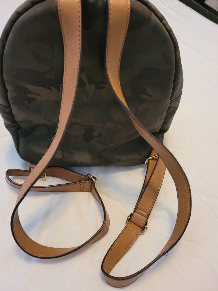 Green Tommy Backpack