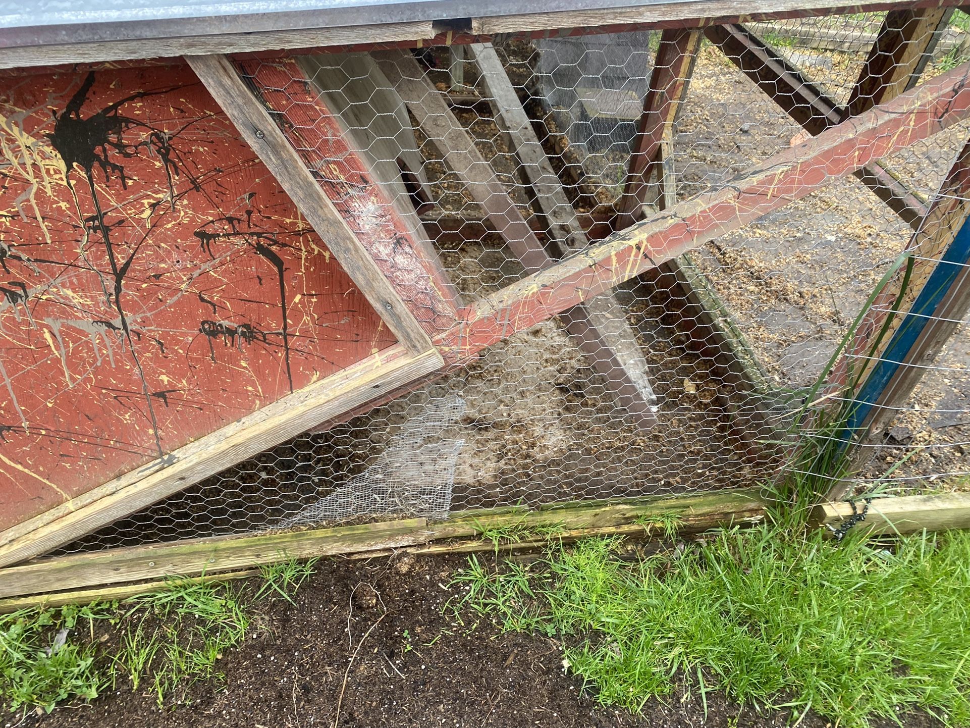 FREE!! LARGE CHICKEN COOP!!