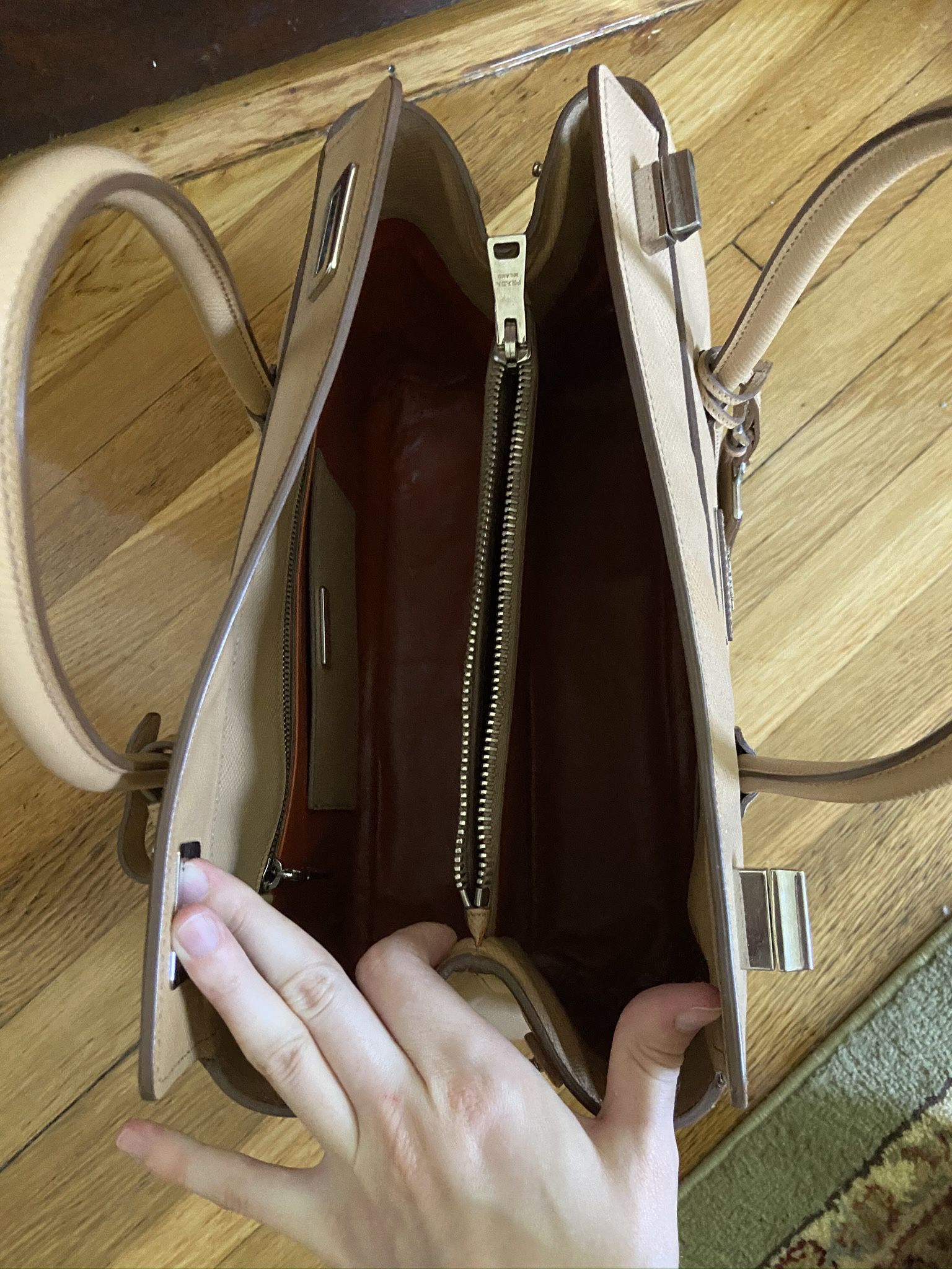 Excellent Condition Prada Bag With Authentification Certificate