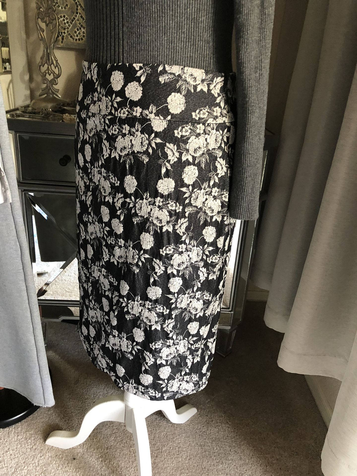 Gray Rose Pencil Skirt