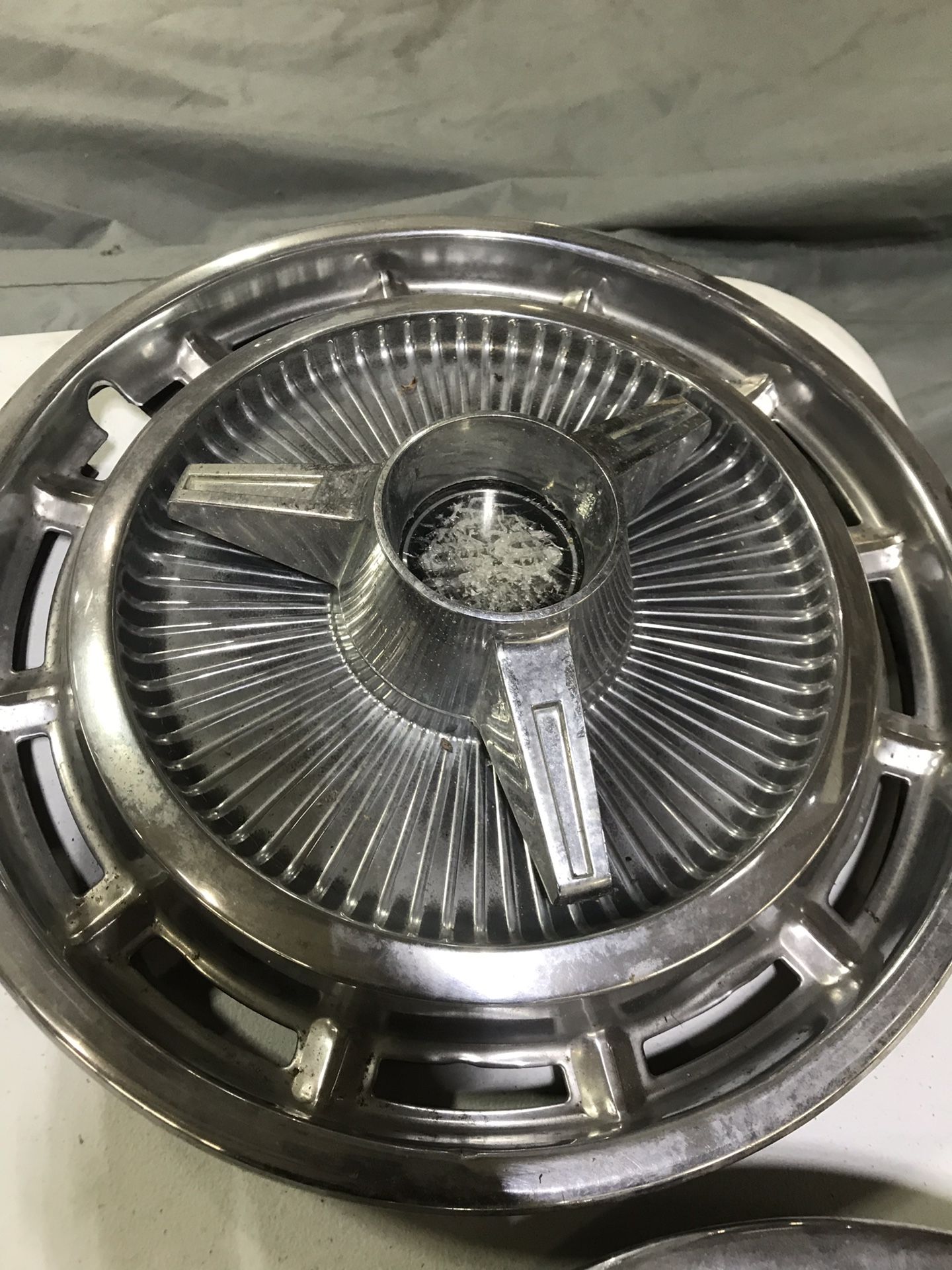 1965 CHEVROLET IMPALA SS HUBCAPS 65 for Sale in Hialeah, FL - OfferUp