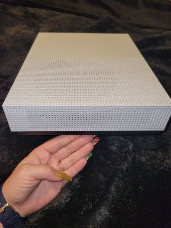 xbox one s am giving it out to bless someone who first wish me happy wedding anniversary on my cellphone number now 707^340^9916