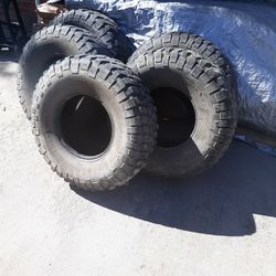 5 Used Bf Goodrich A/T Mudder Tires Thumbnail
