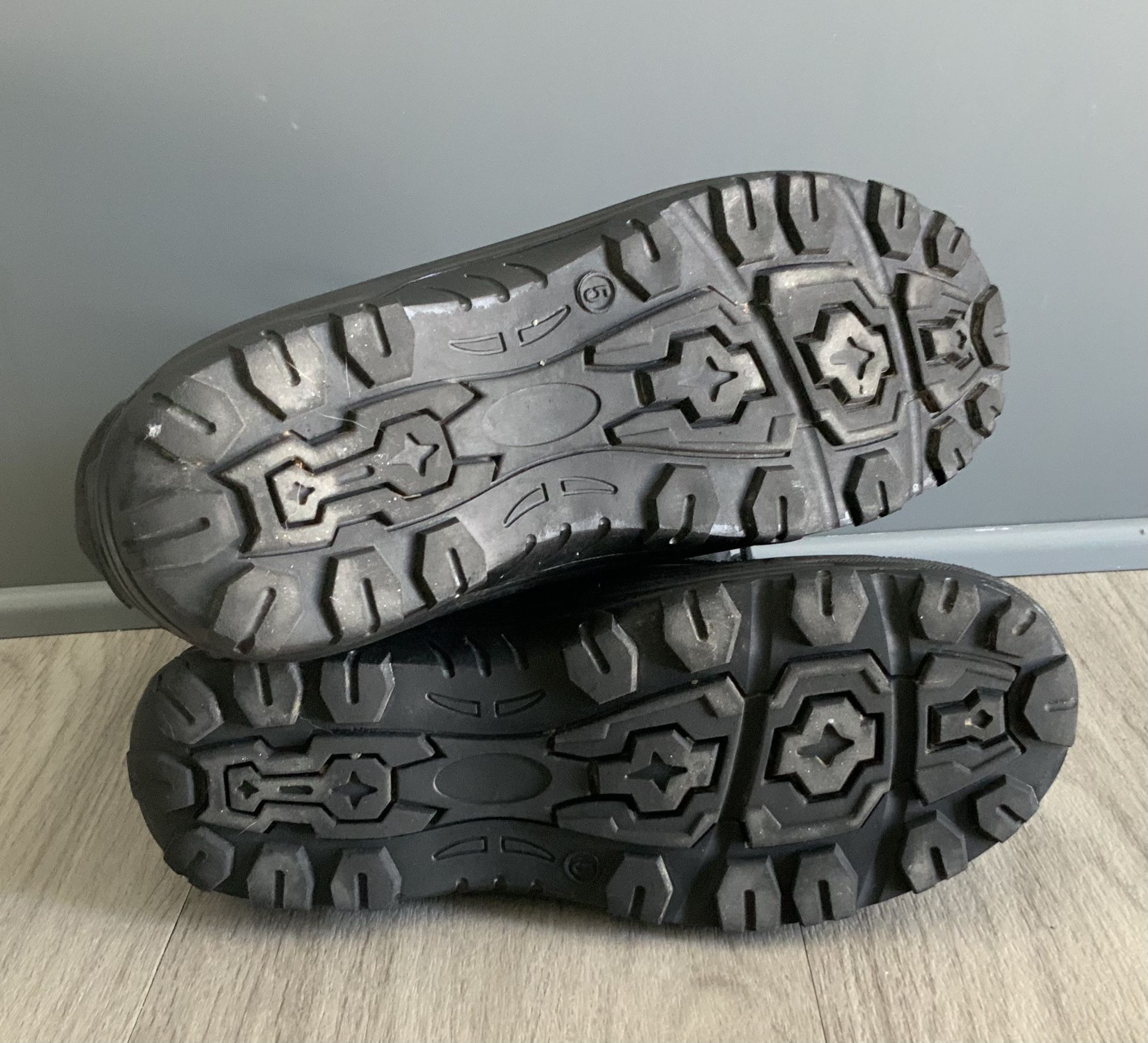 Alpine Design Boy’s Snowcrusher Winter Boots - Black - Size (5) 