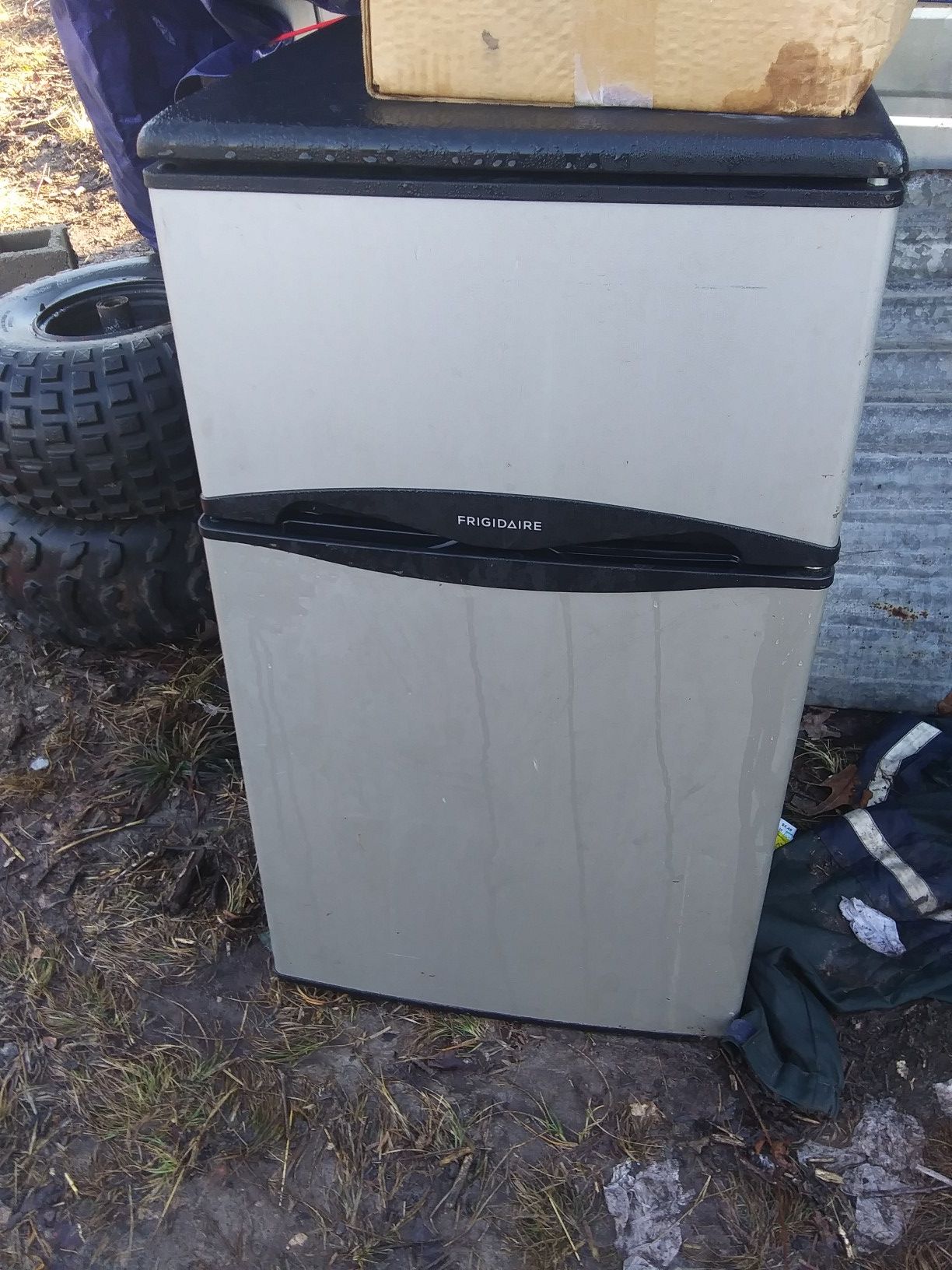 Dorm size mini fridge $40 obo